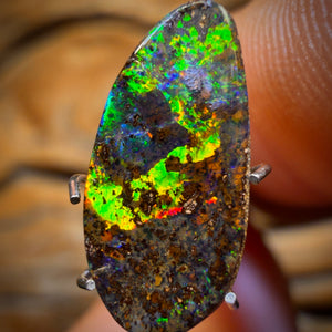 2.8cts - Top Electric Rainbow Queensland Boulder Seam Opal