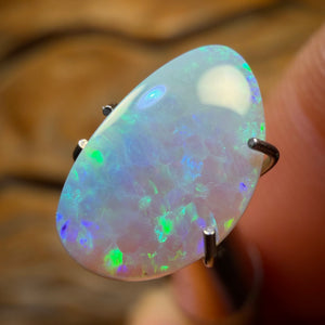 1.6cts – Dunkler Opal aus Lightning Ridge