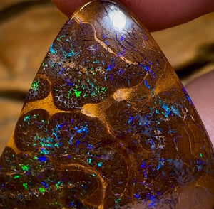 26.8cts - Bubble Band Opal from Winton