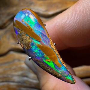7.8cts - TOP Solid Australian Boulder Pipe Opal