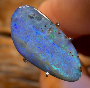 Auktion loser Opal 4,1 Karat – Queensland Boulder Seam Opal aus Winton. Australischer Opal
