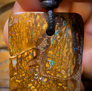 Collier en opale boulder du Queensland, style tribal, 31 x 21 mm