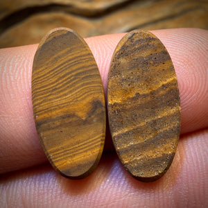 7,6 ct - Paire de doublets d'opale boulder australienne