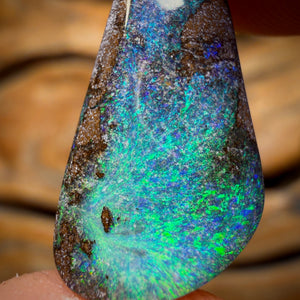 7.1cts - Queensland Boulder Seam Opal from Winton