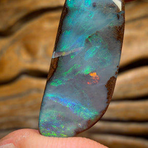 Bargain Card! 9.1cts - Australian Boulder Seam Opal from Winton