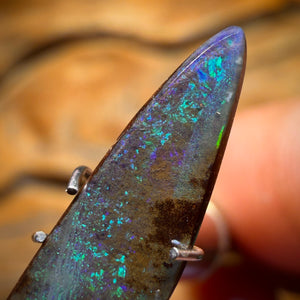 2.5cts - Australian Black Boulder Seam Opal