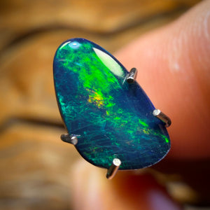 0.95cts - Lightning Ridge Opal Doublet