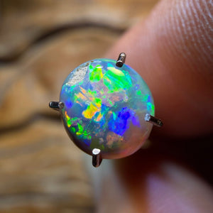 Auktion Nr. 0,9 Karat – Dunkler Opal aus Lightning Ridge