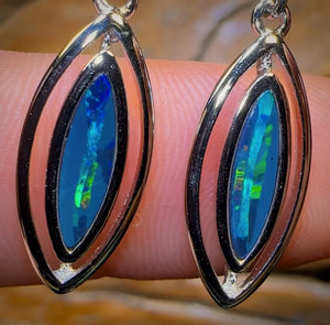 Ohrhaken aus Sterlingsilber mit australischem Boulder-Opal-Doublet