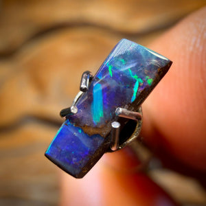 Half Price Card! 0.8cts - Queensland Boulder Seam Opal. Australian Opal Bargain