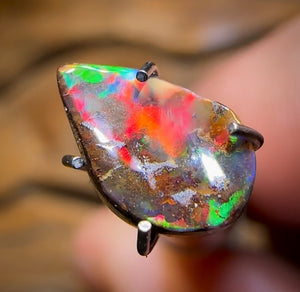 1.15cts - Queensland Boulder Seam Opal from Winton Wow! Chemical Fire Double Sided