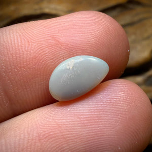 1.6cts – Dunkler Opal aus Lightning Ridge