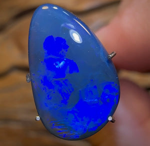 4.1cts - Black Opal from Lightning Ridge - Opal Whisperers