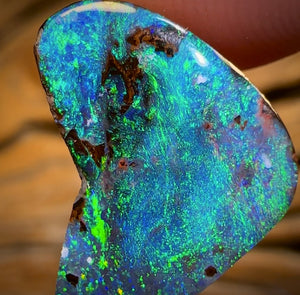 14.3cts - Top Reef Pattern Queensland Boulder Seam Opal