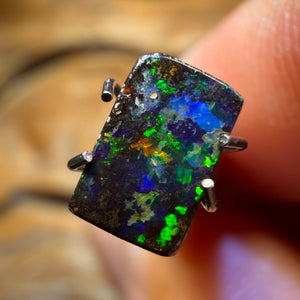 Bargain Card! 1.2cts - Queensland Boulder Seam Opal. Australian Opal