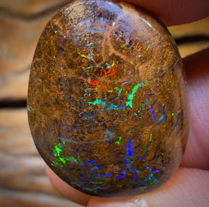 32.2cts - Top Bubbleband Opal from Winton. Australian Opal