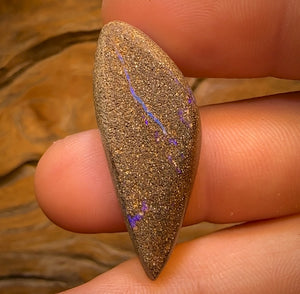 21.7cts - Queensland Boulder Seam Opal. Top Reef Pattern
