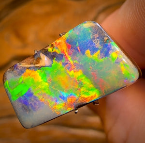 10.8cts - Super Stone Amazing ‘Concertina’ TOP GEM Yowah Nut Opal. Red Multicolours!!