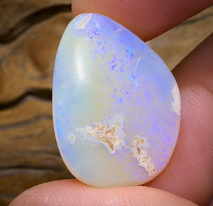 21.2cts - Lightning Ridge Crystal Opal - Opal Whisperers