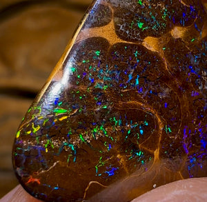 26.8cts - Bubble Band Opal from Winton