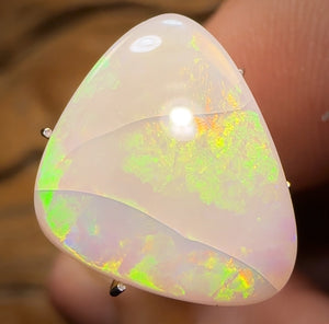 Auction Fall-Through = Your Gain! 🔥 Now More Than 50% Off RRP 🚨 5.6cts - South Australian White Opal. RECUTTER’S DELIGHT