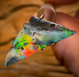 2.45cts - Great Colour and Pattern Queensland Boulder Seam Opal