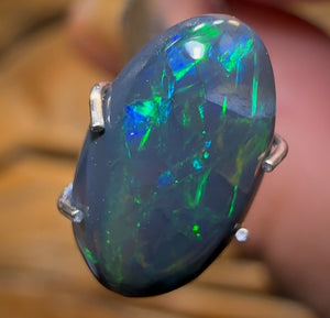 1.6cts - Black Opal from Lightning Ridge - Opal Whisperers