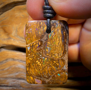 Collier en opale boulder du Queensland, style tribal, 31 x 21 mm
