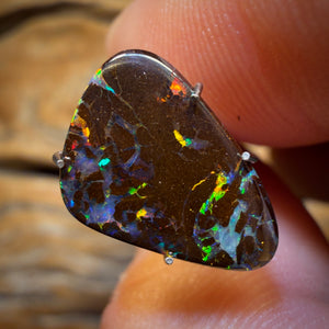 2.6cts - Bubble Band Opal from Winton Red Multi Colour