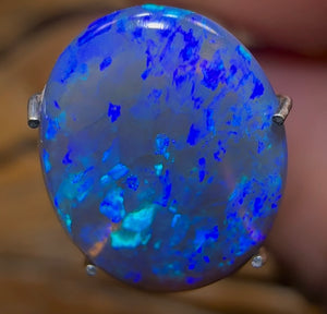 2.5cts - Black Opal from Lightning Ridge - Opal Whisperers