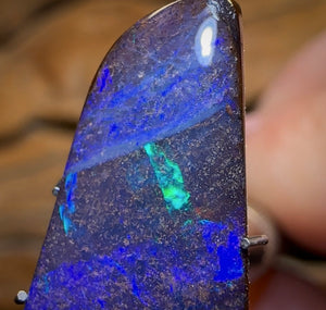 7.3cts - “Electric Purple”Queensland Boulder Seam Opal