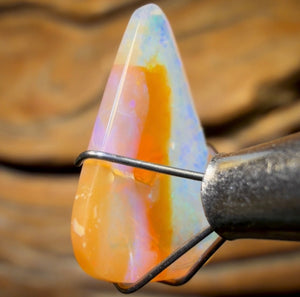 Opale boulder australienne massive de 4,25 ct