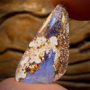 Opale boulder australienne massive double face de 8,5 carats
