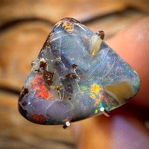 🔨 AUCTION 🔨 No Reserve 4.4cts - Queensland Boulder Seam Opal. Australian Opal