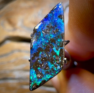 5.2cts - Queensland Boulder Seam Opal. Reef Pattern!