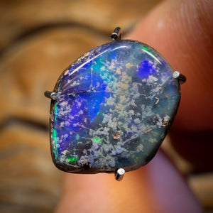 🔨 AUCTION 🔨 No Reservee 2.1cts - Queensland Boulder Seam Opal. Australian Opal