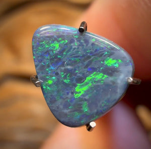 Opale noire Lightning Ridge de 1,2 ct