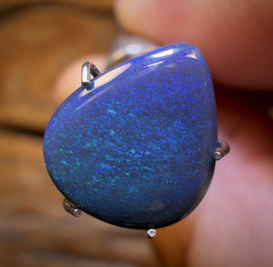 2.35cts - Lightning Ridge Black Opal