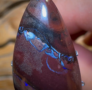 24,2 carats - Opale Boulder tribale du Queensland de Koroit