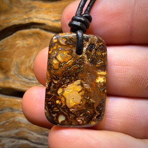 Collier en opale boulder du Queensland, style tribal, 29 x 20 mm