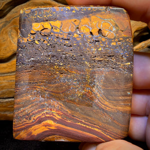 919,5 ct – Großer, polierter australischer Boulderopal im Stammesstil