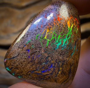 29.1cts - Bubbleband Opal from Winton. Australian Opal