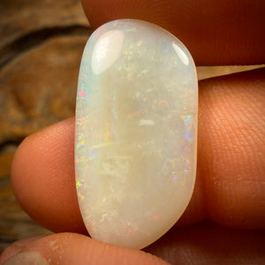 LAST CARD OF THE NIGHT ARENT YOU GLAD YOU HUNG AROUND !!!9.7cts - South Australian White Opal. Vintage Cut