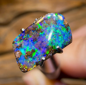 2.4cts - Winton Seam Opal. Australian Opal - Opal Whisperers