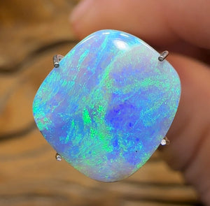 3.9cts - Australian Black Opal from Lightning Ridge - Opal Whisperers