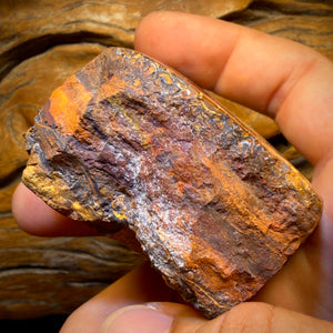 1033 Karat – Großer, polierter australischer Boulderopal im Stammesstil