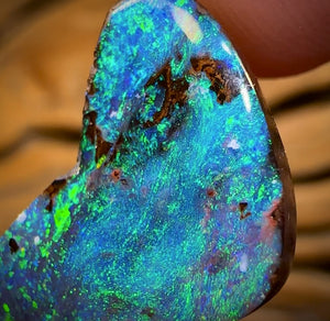 14.3cts - Top Reef Pattern Queensland Boulder Seam Opal