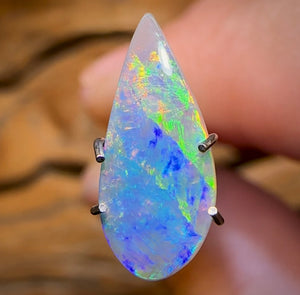 0.8cts - Lightning Ridge Black Crystal Opal - Opal Whisperers