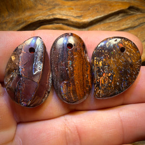 84,6ct – 3x gebohrte Queensland Boulder Opale. Günstiges Großhandelspaket