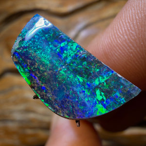 11.1cts - Top Electric Colour Top Full Face Pattern Queensland Boulder Seam Opal